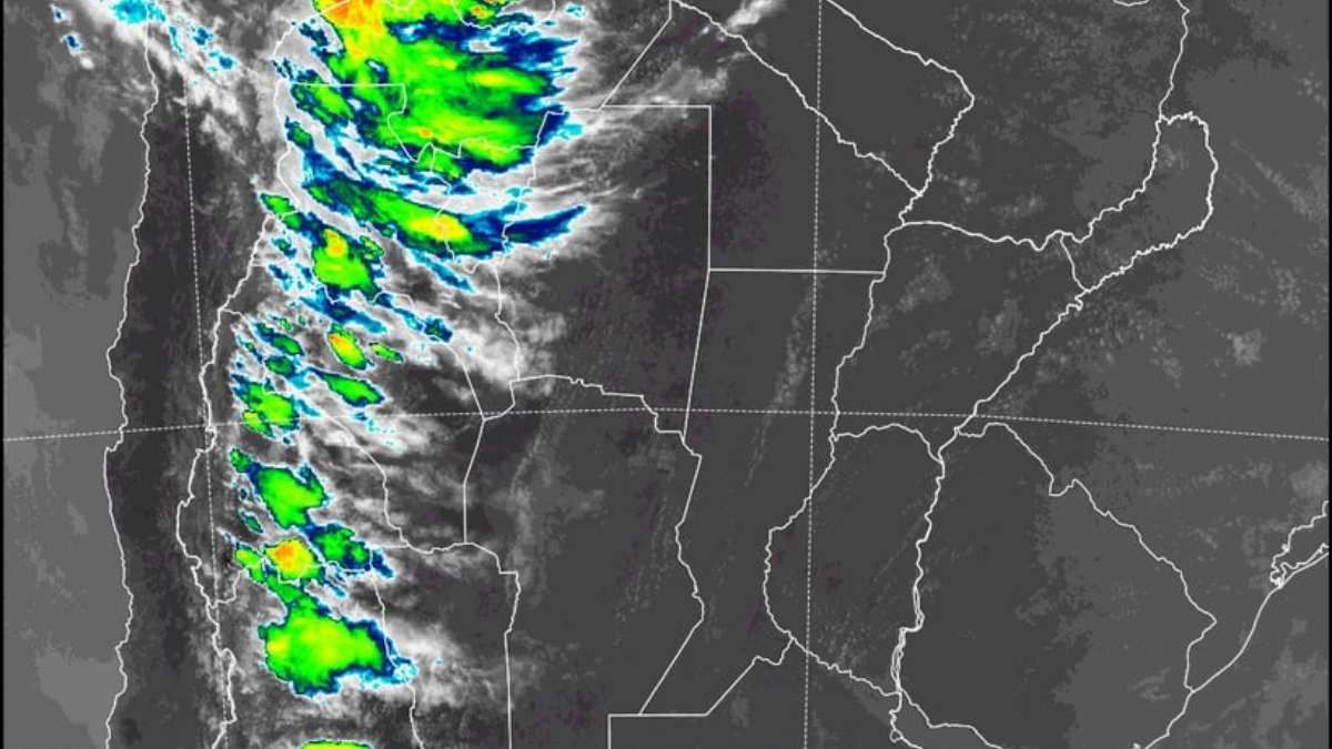 El ingreso de aire cálido y húmedo elevará la sensación térmica por encima de los 42°C en Santa Fe. El CMMC SAT advierte sobre la formación de tormentas de verano locales y de rápido desarrollo para el inicio de la semana.