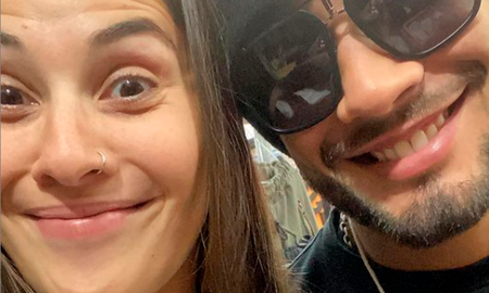 Feliz año al bebé más potro le dijo a su novio y más abajo agregóFeliz año a este picho también. Saludo aparte porque se lo merece. Feliz año al bebé más potro le dijo a su novio y más abajo agregóFeliz año a este picho también. Saludo aparte porque se lo merece.