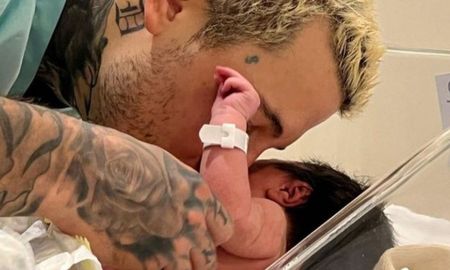 Mediante Instagram, la pareja reveló la identidad de su hija. Mediante Instagram, la pareja reveló la identidad de su hija.