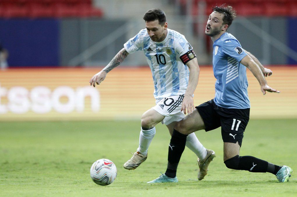 La Selección Argentina enfrenta a Uruguay por la segunda fecha de la Copa América de Brasil. El encuentro comenzará a las 21.