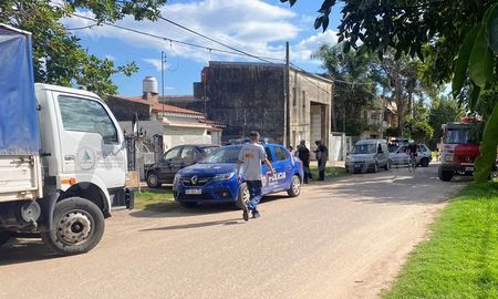 Desalojo en el barrio Los Hornos: encontraron armas y municiones Desalojo en el barrio Los Hornos: encontraron armas y municiones