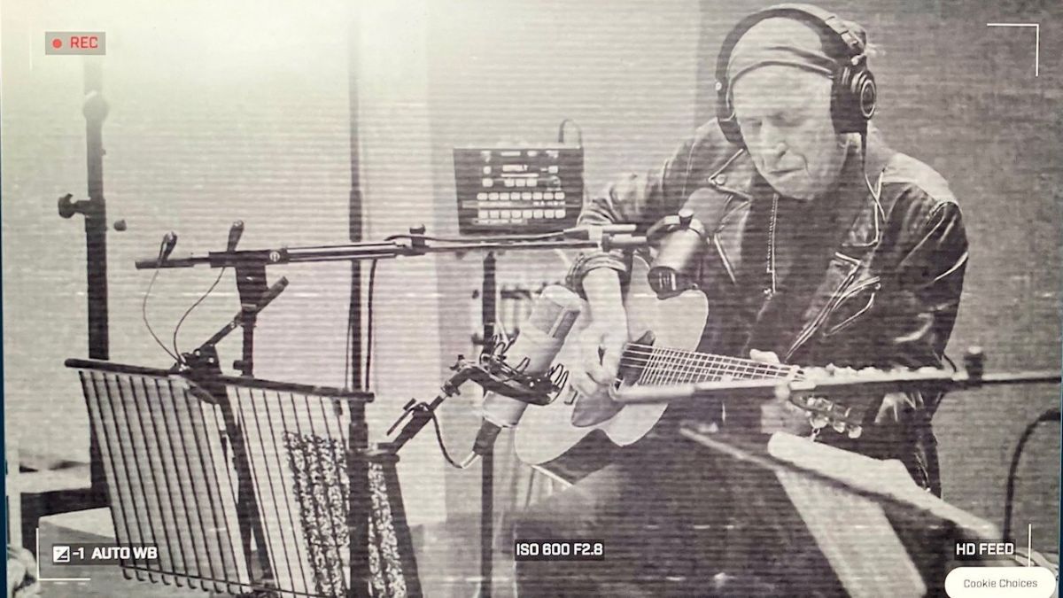 Los Rolling Stones lanzaron cámaras para espiar su disco.