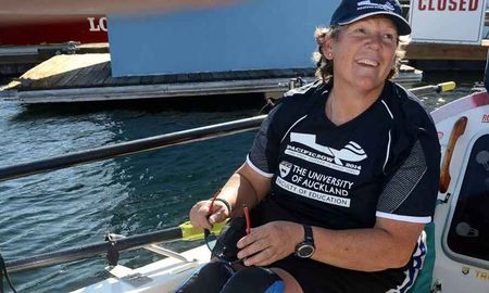 Angela Madsen buscaba un récord en su cruce por el océano Pacífico. Angela Madsen buscaba un récord en su cruce por el océano Pacífico.