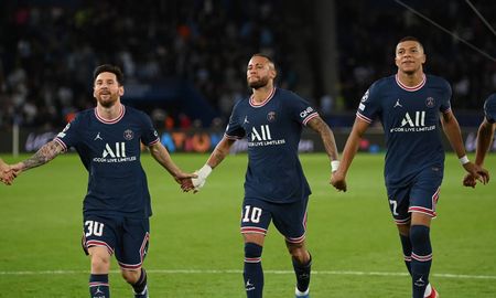 Lionel Messi es el segundo jugador mejor pago de Paris Saint-Germain por detrás de Neymar, reveló un periódico francés. Lionel Messi es el segundo jugador mejor pago de Paris Saint-Germain por detrás de Neymar, reveló un periódico francés.
