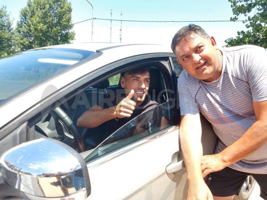 Así salía el plantel de Colón hacia el Estadio 15 de Abril.