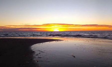 Punta Rasa marca el punto exacto donde el Río de la Plata se despide y comienza el Mar Argentino. Punta Rasa marca el punto exacto donde el Río de la Plata se despide y comienza el Mar Argentino.