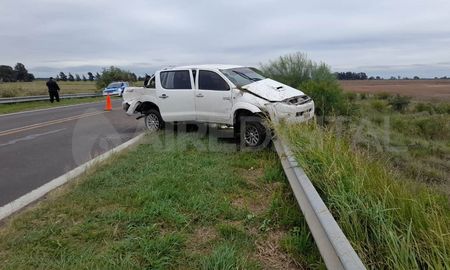 La camioneta fue abandonada por lo que se inició una investigación para dar con los narcos que la ocuparon. La camioneta fue abandonada por lo que se inició una investigación para dar con los narcos que la ocuparon.