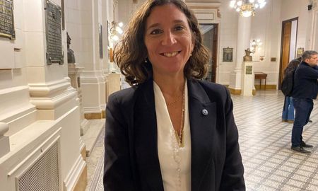 La senadora del departamento General López, Leticia Di Gregorio, expresó su respaldo a los pedidos de endeudamiento elevados por el gobierno provincial. La senadora del departamento General López, Leticia Di Gregorio, expresó su respaldo a los pedidos de endeudamiento elevados por el gobierno provincial.