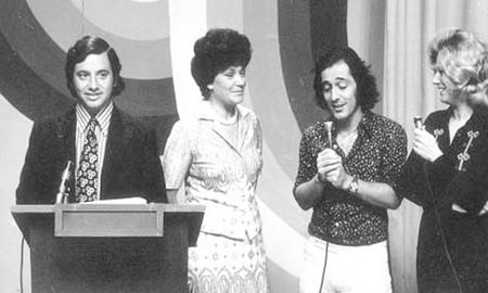 HOLA SHOW, programa para la juventud y la familia, que inició la televisión local en vivo a la mañana. Conducía Carlos Mario Peisojovich. En la foto, de izq. a der.: Lucho Cattania, Cristina Buchara, el “Peiso” y Duilia Ciuffo. Archivo: Para Conocernos. HOLA SHOW, programa para la juventud y la familia, que inició la televisión local en vivo a la mañana. Conducía Carlos Mario Peisojovich. En la foto, de izq. a der.: Lucho Cattania, Cristina Buchara, el “Peiso” y Duilia Ciuffo. Archivo: Para Conocernos.