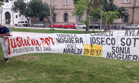El policía se llevó uno de los teléfonos celulares del lugar del ataque El policía se llevó uno de los teléfonos celulares del lugar del ataque