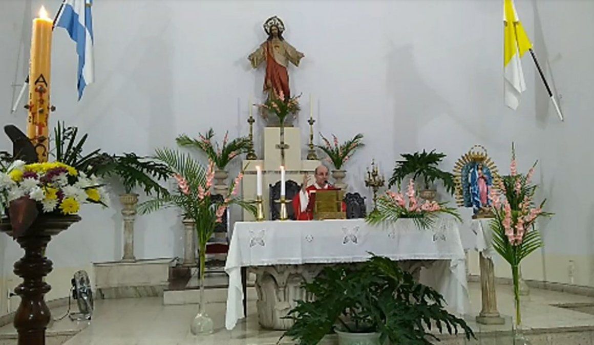 Según los anuncios, desde la semana que viene se habilitan las actividades religiosas al aire libre, sin superar las 10 personas, manteniendo la distancia mínima de dos metros y el uso de barbijo en todo momento.