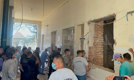 Derrumbe en el Hospital Cullen. Un obrero permanece internada en terapia intensiva Derrumbe en el Hospital Cullen. Un obrero permanece internada en terapia intensiva