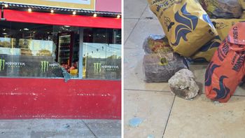 Rompieron el vidrio de un kiosco con un piedrazo para robar botellas de fernet y gaseosas