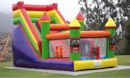 Horror en un pelotero inflable: un nene de 3 años salió despedido y lucha por su vida Horror en un pelotero inflable: un nene de 3 años salió despedido y lucha por su vida