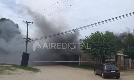 un incendio consumio por completo un local de ropa ubicado en ruta 1 un incendio consumio por completo un local de ropa ubicado en ruta 1
