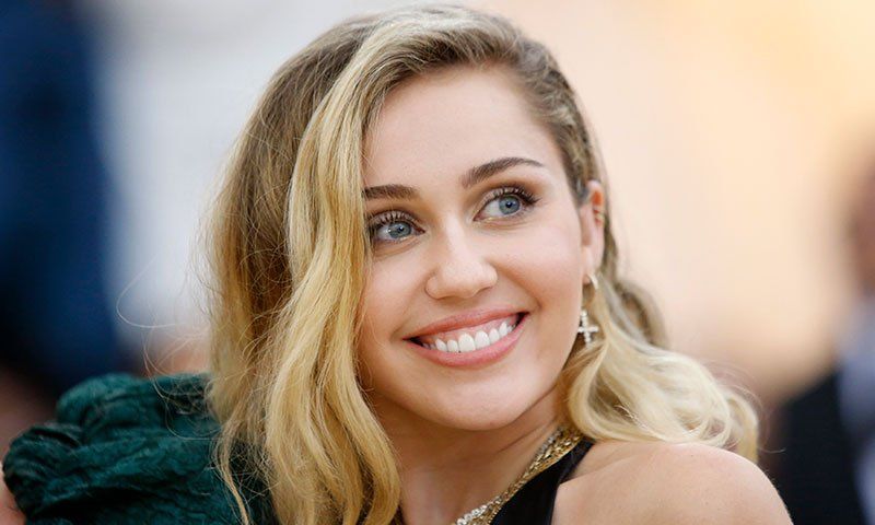 Miley Cyrus confirmó que participará en la serie “Black Mirror”, de Netflix
