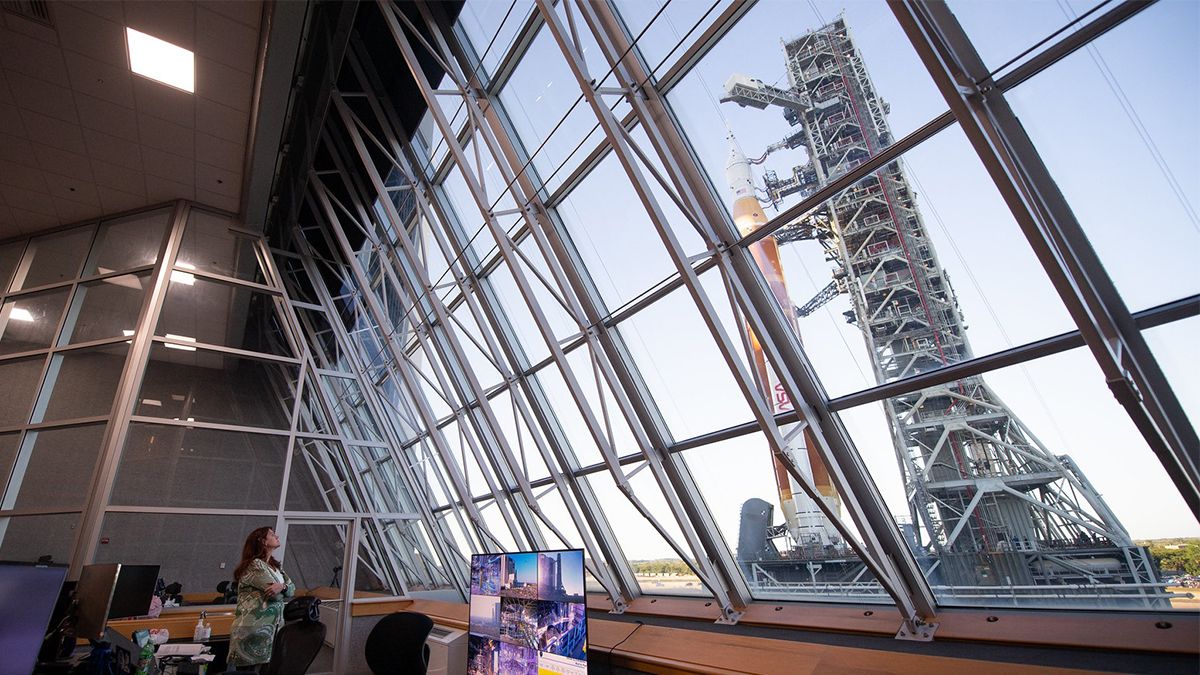 La Nasa reparará las fallas en el cohete que debía despegar a la Luna y probará nuevamente en octubre.