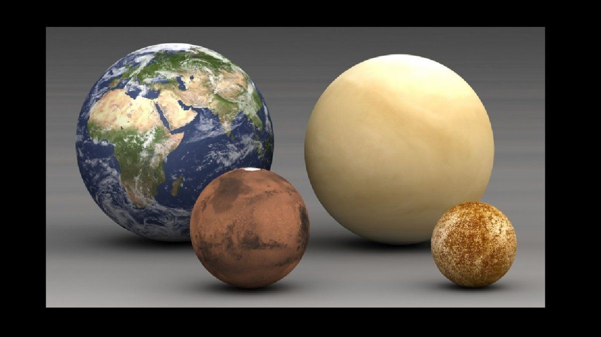 Marte y Mercurio (frente a la izquierda y derecha) son lo que queda de una población original de embriones en colisión, y Venus y la Tierra crecieron en una serie de impactos gigantes.