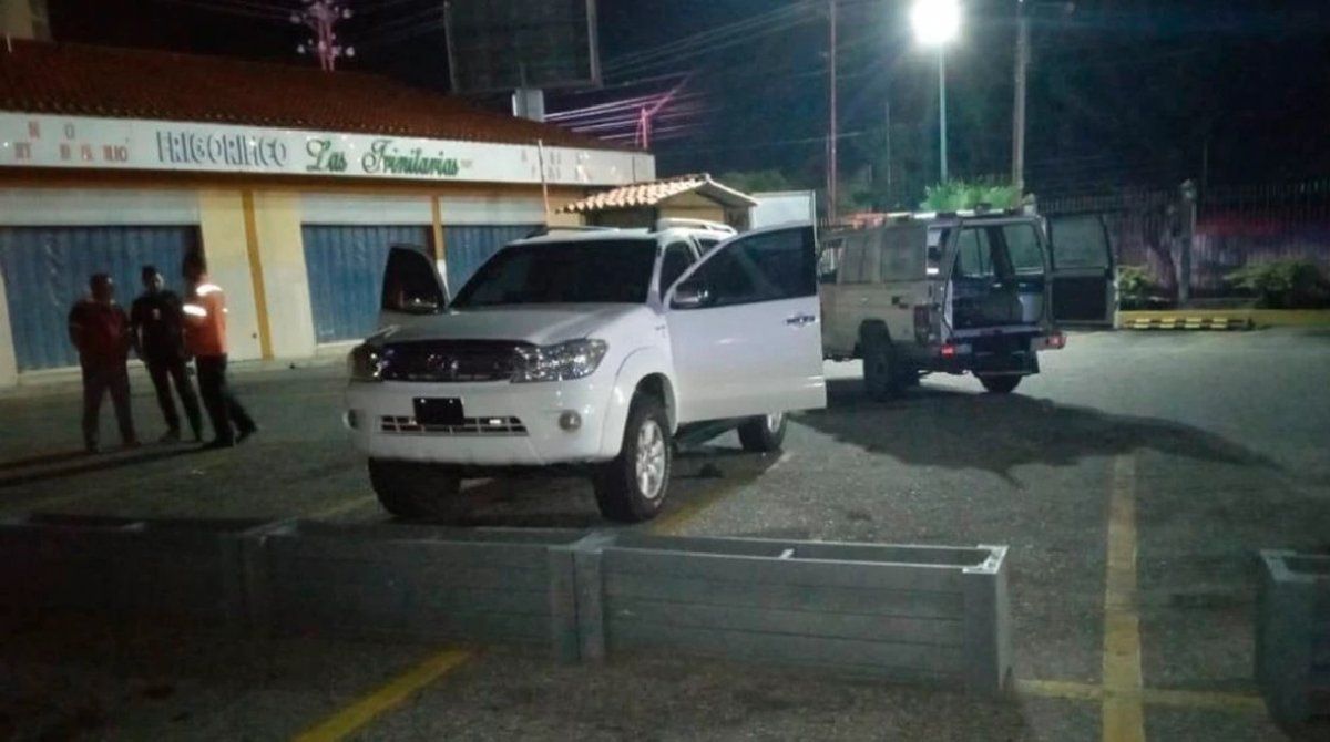 Un militar tenía sexo en su auto