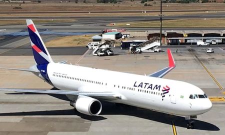Latam Argentina no pudo con la crisis del sector aeronáutico y dejará de volar en el interior del país. Latam Argentina no pudo con la crisis del sector aeronáutico y dejará de volar en el interior del país.