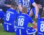 Eoin Bradley, del Colarain, orinó en el campo de juego durante un partido de la Copa de Irlanda y fue suspendido por seis fechas. Eoin Bradley, del Colarain, orinó en el campo de juego durante un partido de la Copa de Irlanda y fue suspendido por seis fechas.