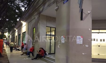 los desempleados y beneficiarios de auh fueron a cobrar pero no les correspondia los desempleados y beneficiarios de auh fueron a cobrar pero no les correspondia