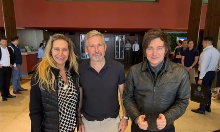 El gobernador de Entre Ríos, Rogelio Frigerio, junto al presidente Javier Milei y su hermana Karina. El gobernador de Entre Ríos, Rogelio Frigerio, junto al presidente Javier Milei y su hermana Karina.