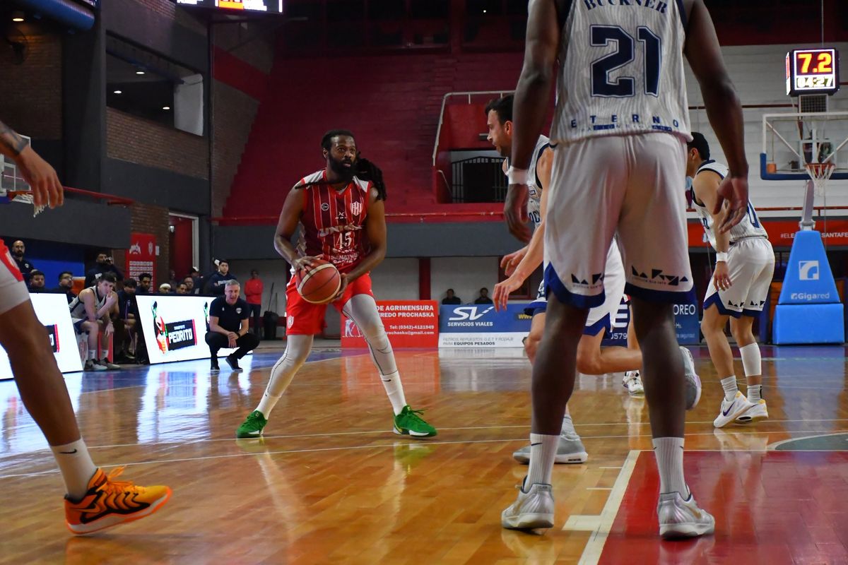 Unión cayó ante Riachuelo en un final dramático y se despidió de la Liga Nacional de Básquet