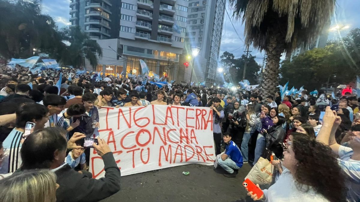 Así festejó Santa Fe la victoria de Argentina contra Inglaterra. Así festejó Santa Fe la victoria de Argentina contra Inglaterra.