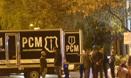 Los agresores escaparon y el joven fue trasladado al Hospital Paroissien, donde se constató que había muerto. Según indicó el portal del diario Uno, a varias de las personas que habían llevado al joven al hospital se los escuchó prometer venganza por el asesinato.