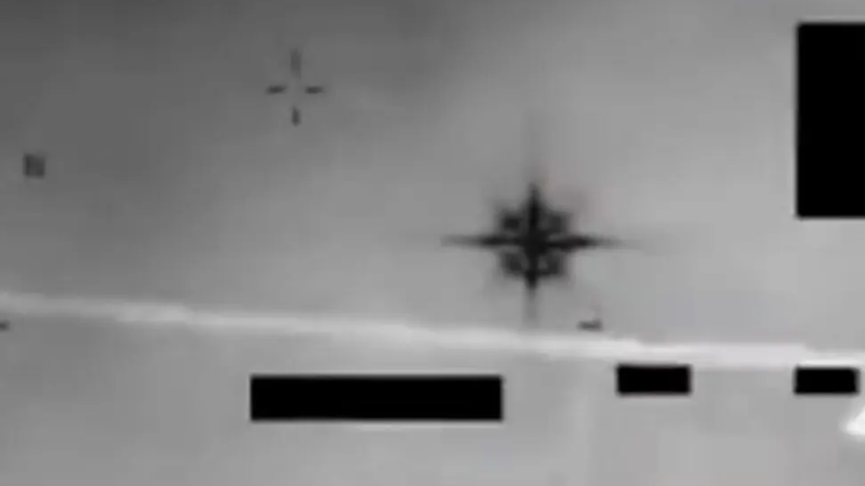 Captura del video de la Estrella Negra. Captura del video de la Estrella Negra.