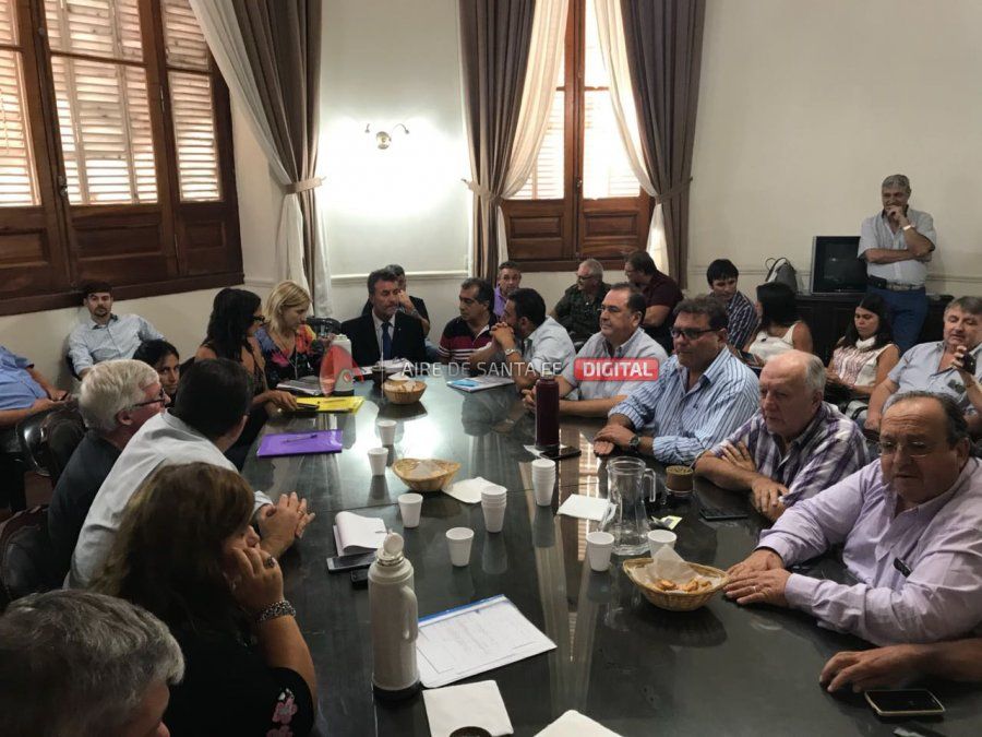 Municipales rechazaron el 16,5% de aumento y amenazan con paros