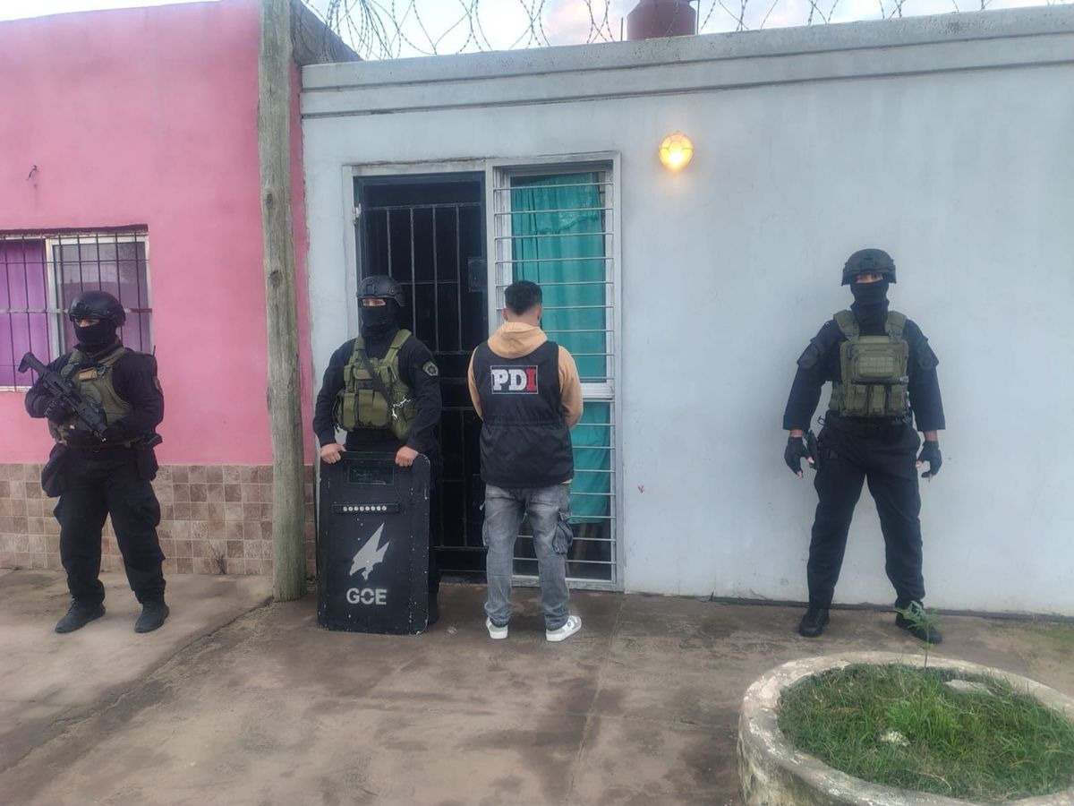 Golpe a la banda de Los Puchingas: tres detenidos tras allanamientos por violencia armada en Santa Fe.