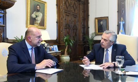 Omar Perotti y Alberto Fernández en una de las tanta reuniones que compartieron en estos años de gestión, donde la relación se fue haciendo cada vez más distante. Omar Perotti y Alberto Fernández en una de las tanta reuniones que compartieron en estos años de gestión, donde la relación se fue haciendo cada vez más distante.