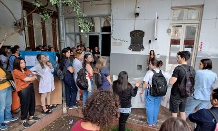 Los trabajadores del Hospital Provincial de Rosario no abrirán el nosocomio ni la guardia hasta que no esté garantizada la seguridad de los médicos, enfermeros, residentes y pacientes. Los trabajadores del Hospital Provincial de Rosario no abrirán el nosocomio ni la guardia hasta que no esté garantizada la seguridad de los médicos, enfermeros, residentes y pacientes.