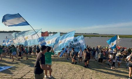 La travesía “Salvemos el Paraná y sus humedales” llegó este domingo a Santa Fe tras recorrer 800 km. La travesía “Salvemos el Paraná y sus humedales” llegó este domingo a Santa Fe tras recorrer 800 km.