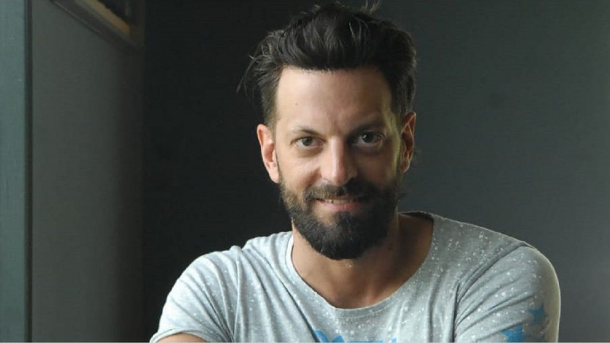 El Rifle Varela fue descubierto a los besos con una modelo a dos meses de su separación.