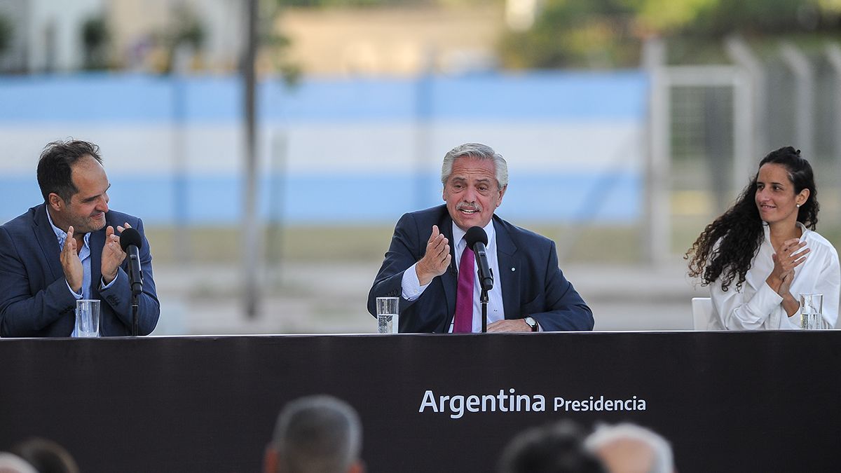 Alberto Fernández destacó que en su gobierno "empezamos a recuperar el salario que se cayó en el gobierno de Macri más del 20 por ciento".