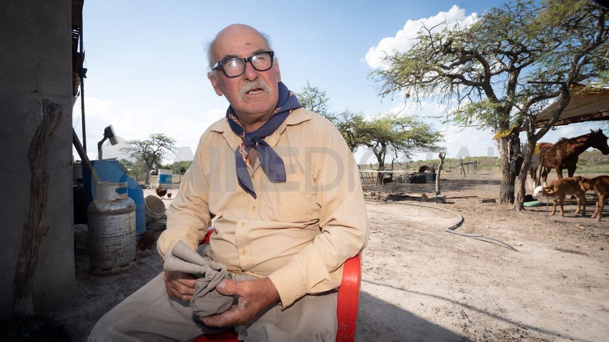 Domingo Bustos perdió varios animales que escaparon por la falta de agua.