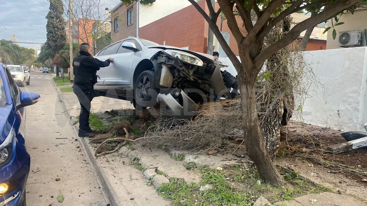 Según la información que trascendió, no hubo más automóviles involucrados. Según la información que trascendió, no hubo más automóviles involucrados.