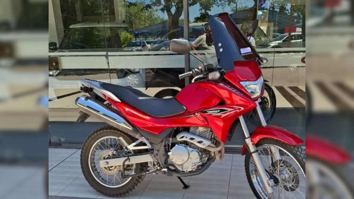 El primer robo ocurrió este lunes alrededor de las 18:20 horas en un estacionamiento de motos ubicado en Santiago del Estero al 2700, en el macrocentro de la ciudad de Santa Fe. El primer robo ocurrió este lunes alrededor de las 18:20 horas en un estacionamiento de motos ubicado en Santiago del Estero al 2700, en el macrocentro de la ciudad de Santa Fe.