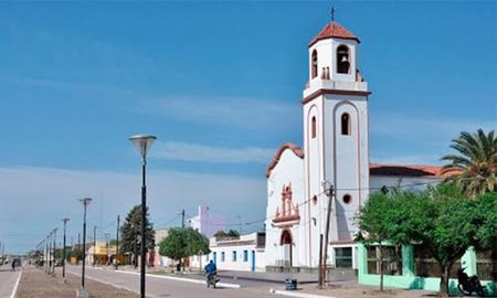La ciudad de Villa Atamisqui y el paraje Juanillo, en Santiago del Estero, fueron aislados este lunes tras confirmarse dos casos de coronavirus. La ciudad de Villa Atamisqui y el paraje Juanillo, en Santiago del Estero, fueron aislados este lunes tras confirmarse dos casos de coronavirus.