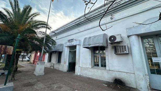 La sede de la Comisaría Octava, escenario de la investigación por la muerte de Mauro González. La sede de la Comisaría Octava, escenario de la investigación por la muerte de Mauro González.