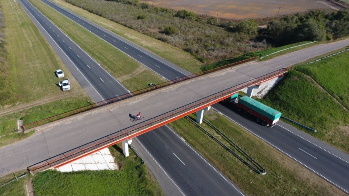 La provincia inicia la reparación de puentes sobre la autopista Santa Fe - Rosario.
