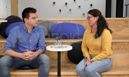Cintia Gisela Pitu Giustini, pionera en el fútbol femenino de Santa Fe, se animó a jugar al Tatetí con Julián Brochero, en AIRE. Cintia Gisela Pitu Giustini, pionera en el fútbol femenino de Santa Fe, se animó a jugar al Tatetí con Julián Brochero, en AIRE.