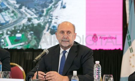 El gobernador Omar Perotti participó del primer encuentro del Consejo Federal Hidrovía (CFH), que se llevó a cabo este lunes en la sede de la Gobernación en la ciudad de Rosario. De esta manera, se constituyó un espacio de coordinación política y estratégica para la administración de la Hidrovía Paraguay-Paraná. El gobernador Omar Perotti participó del primer encuentro del Consejo Federal Hidrovía (CFH), que se llevó a cabo este lunes en la sede de la Gobernación en la ciudad de Rosario. De esta manera, se constituyó un espacio de coordinación política y estratégica para la administración de la Hidrovía Paraguay-Paraná.
