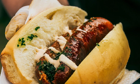 Se comió un choripán y sin darse cuenta terminó protagonizando un verdadero blooper