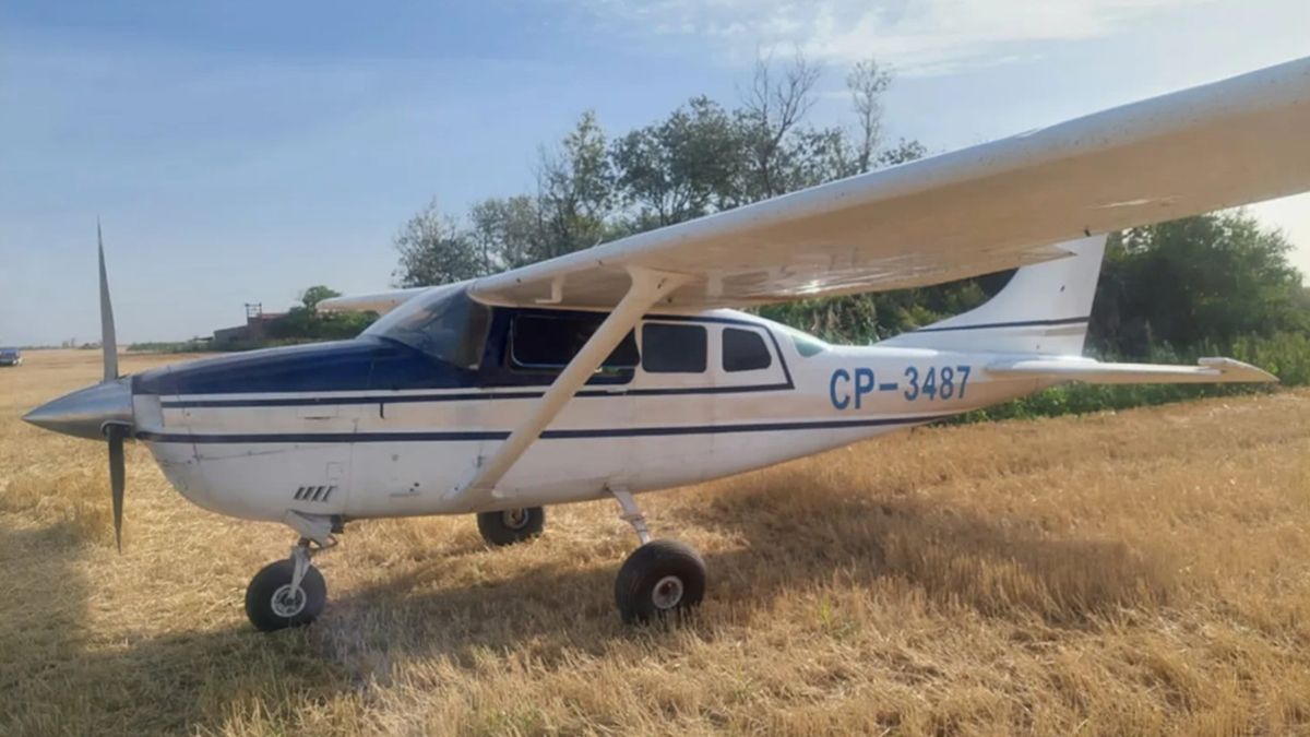 Así fue encontrada la avioneta en el establecimiento rural. 