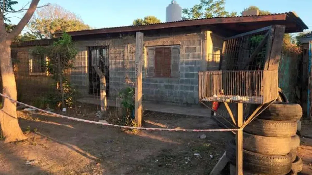 Dos hermanas fueron asesinadas, descuartizadas y enterradas en un pozo de agua en una vivienda de la capital de Córdoba. Los hijos de ambas confesaron haberlas matado en un ritual satánico. 