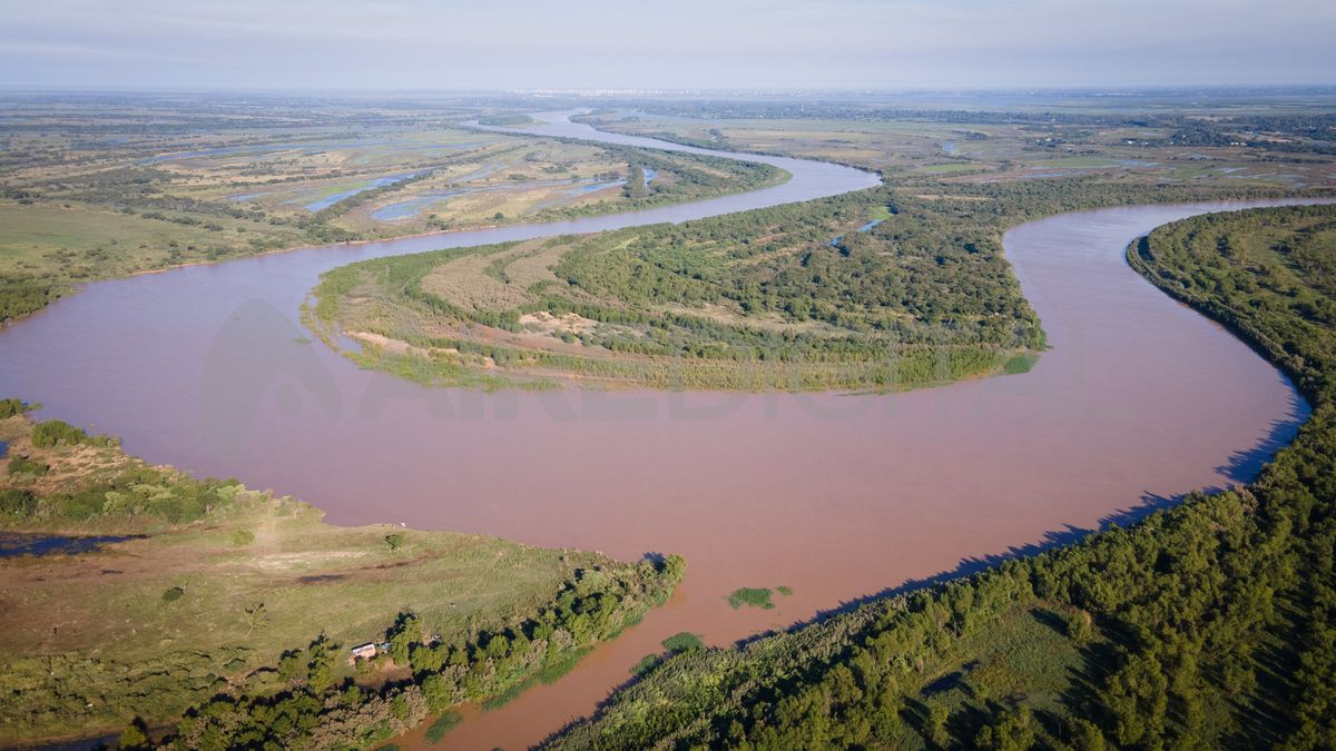 La entrada del arroyo La Herradura invita a conocer las diferentes atracciones que lo coronan con ese nombre. El espejo de agua debe su nombre a la forma que posee.